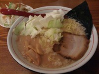 「豚骨醤油らー麺（大盛り） ＋焼き餃子:クーポン券」@麺創 宮本の写真