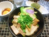 「肉入り海老油そば＋バジルご飯」@らーめん 五ノ神製作所の写真