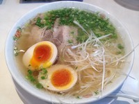 「牛塩ラーメン＋半熟煮玉子（￥490＋￥100）」@餃子の王将 戸塚駅西口店の写真