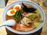 「らーめん中盛＋得入りのせ」@麺処 まさるの写真