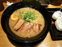 「神田らーめん￥680+おにぎり2個￥0（ランチサービス）」@神田らーめんの写真
