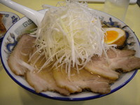 「塩チャーシュー麺、味玉+白髪ネギ」@手作り餃子ラーメン まる長の写真