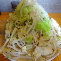 「禁断の果実（夜限定）麺少なめヤサイニンニク　700円」@豚星。の写真