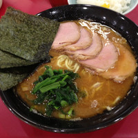 「チャーシュー麺➕麺固め➕半ライス」@杉田家 千葉祐光店の写真