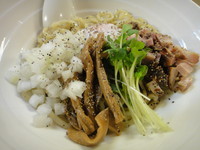 「【季節限定】冷しからま～ぜ＋温玉」@燵家製麺の写真