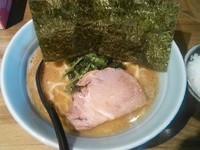 「ラーメン(硬め) ￥680＋半ライス ￥50」@横浜家系濃厚とんこつラーメン 竹取家の写真