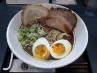 「にほんいち醤油そば（大盛）」@麺巧 潮の写真