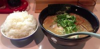 「超濃厚A級豚骨＋ライス(700円＋100円)」@熱血らーめん 遊びじゃネェんだよ!の写真