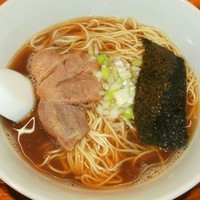 「煮干しそば（800円）＋半ライス（ランチタイム無料）」@煮干しそば 暁の写真