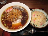 「らーめん＋半チャーハン　690円（ランチ）」@中華ダイニング いい田の写真