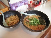 「超濃厚A級豚骨（700円＋大盛100円）＋チャーハンセット」@熱血らーめん 遊びじゃネェんだよ!の写真