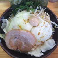 「ラーメン・並 ￥650、もやキャベ ￥100」@横浜ラーメン 湘家 江木店の写真