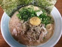 「初代醤油豚骨肉そば　カタメ油多め　750円」@横浜家系ラーメン 二代目 肉そば家の写真