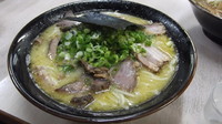 「とんこつラーメン（特盛）700円」@ラーメンしみず 新保店の写真
