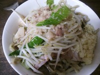 「小ラーメン　ニンニクアブラ　700円」@蓮爾 さんこま店の写真