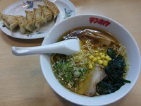 「ラーメン　＋焼ぎょうざ：半額」@テンホウ 穂高店の写真
