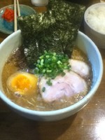 「醤油豚骨ラーメン」@豚骨らーめん いちご家の写真