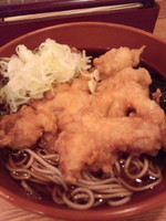 「かけそば270円＋ジャンボ唐揚100円」@六文そば 日暮里第1号店の写真