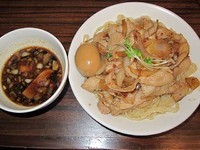 「肉盛りつけ麺並780円＋肉増し220円＋無料味玉」@魁 肉盛りつけ麺 六代目けいすけの写真