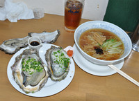 「“長月の一杯の代替え版” かけ蕎麦With活 天然本岩牡蠣」@MENYA 食い味の道有楽の写真