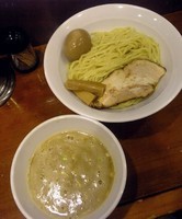 「つけ麺 醤油味(麺冷・麺量並)＋味玉子」@七麺鳥の写真