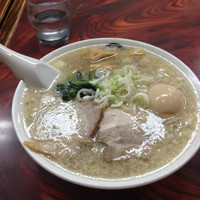 「白の中華そば700円、半熟煮玉子130円」@伊藤商店の写真