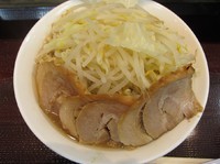 「ラーメン中＋豚増し（７２０＋２００＝９２０円）」@ジャンクガレッジ プレナ幕張店の写真