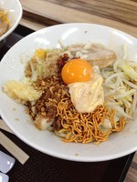 「まぜそば 全増し 750円」@ジャンクガレッジ プレナ幕張店の写真