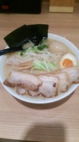 「濃厚豚骨醤油チャーシュー麺大盛890+100円、味玉100円」@つけ麺らーめん春樹 二俣川店の写真