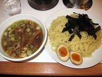 「ざるらーめん大盛り　700円＋味玉　100円」@らぁめん ほりうち 新橋店の写真
