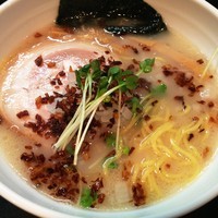 「濃厚牛骨らーめん（小）」@麺や 勝治の写真