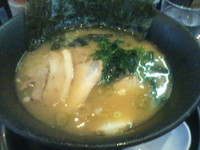 「家系らーめん」@らーめんガツン!!の写真