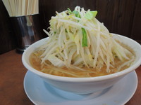 「ラーメン（野菜マシ）　680円」@ラーメン 豚珍の写真