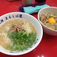 「ラーメン×まるしげ丼 800円」@元祖まるしば屋の写真