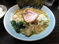 「醤油豚骨らーめん　並」@横浜家系ラーメン まこ家の写真