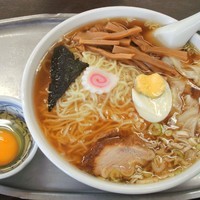 「ワンタンメン（840円）＋玉子（生 80円）」@大勝軒 秋川店の写真