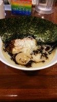 「マー油塩豚骨ラーメン、味玉、海苔、替玉×2」@麺屋 蓮花の写真