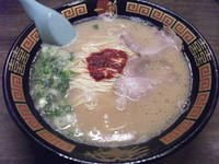 「天然とんこつラーメン+半替玉」@一蘭 立川店の写真