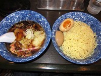 「肉ワンタンつけ麺580円＋麺中盛50円＋味玉80円」@肉厚わんたん麺と手作り焼売 ら麺亭 浅草支店の写真