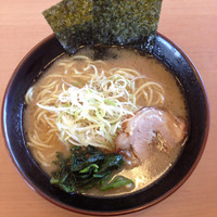 「醤油らーめん（麺硬め＋油多め＋味濃いめ 680円）」@横浜豚骨らーめん やまと屋の写真