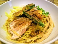 「どっかんカレーまぜそば」@NOODLE STOCK 鶴おかの写真