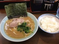 「ラーメン（並）＋のり増し＋ライス小　８５０円」@寿々㐂家の写真