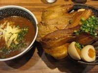 「ミニカレーつけめん（７２０円）＋ステーキ・味玉など」@ラーメン燈郎の写真