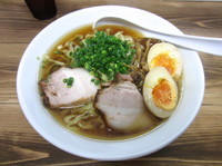 「醤油味玉らー麺・２００g」@くじら食堂の写真