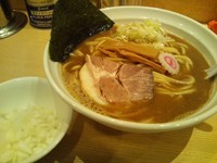 「麺屋大斗 ラーメン並６８０円＋玉ねぎ７０円」@麺屋大斗 西新橋店の写真