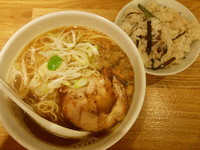 「鶏煮干し中華そば＋炊き込みご飯（山菜めし）」@煮干し中華そば三四郎の写真