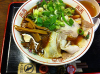 「新高井田中華そば（ネギ増、背脂増、メンマ増、豚スライスに変更）」@宮崎郷土料理 どぎゃんの写真