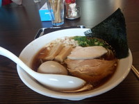 「しょうゆ+煮たまご」@カッパ64 福生店の写真