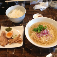 「【限定】純鯛煮干しラーメン700円、小ごはん100円。」@つけめん・らーめん活龍 本店の写真
