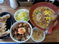 「ラーメンランチ(ラーメン+サラダ+チャーマヨ丼+漬物800円」@まる兵らーめん 高崎本店の写真